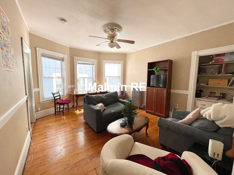 Building Photo - 67 Hillside St