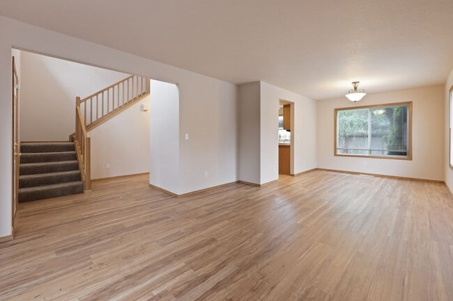 Building Photo - Move in ready now! 4 bedrooms in Lacey - North Thurston School district.