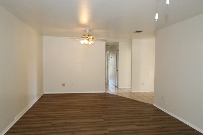 Building Photo - 1790 SE Ryecroft Ct