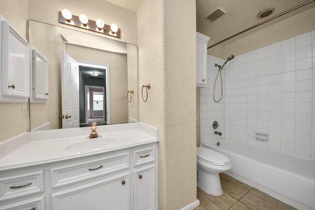 Building Photo - 1010 Gardenwalk Dr