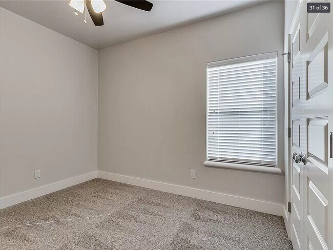 Building Photo - 2605 NE 14th St