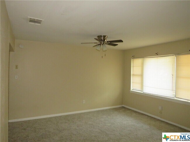 Building Photo - 104 Bybee Ct