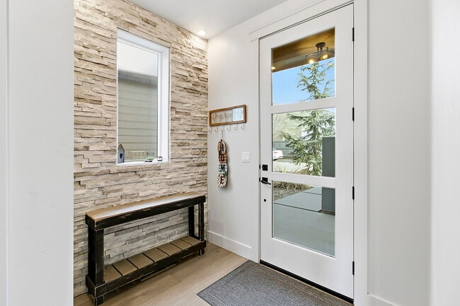 Building Photo - 6777 E Warm Springs Ave