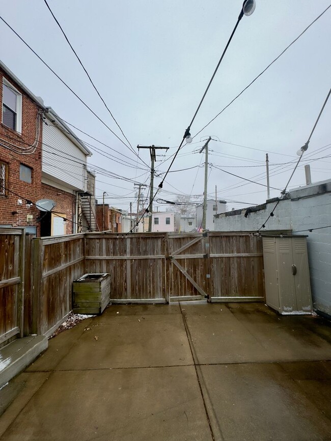 Building Photo - Charming 3 Bedroom/2.5 Bathroom Duplex in Hampden!