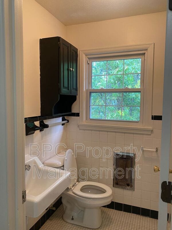 Building Photo - 307 Wintergreen Ave