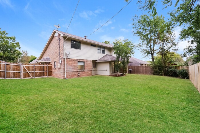 Building Photo - 524 E Lanett Dr