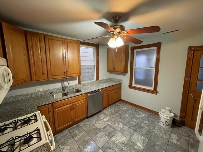 Building Photo - 3532 N Elston Ave