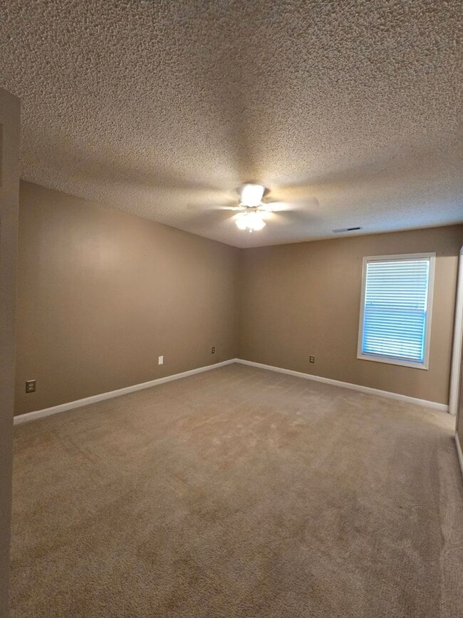 Building Photo - 385 Wildwood Ave