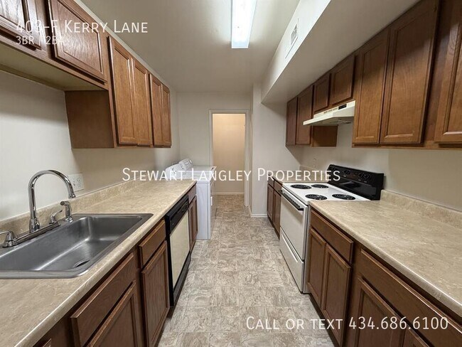 Building Photo - 403 Kerry Ln