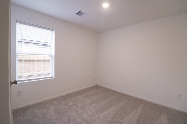 Building Photo - 2511 Night Emerald Dr