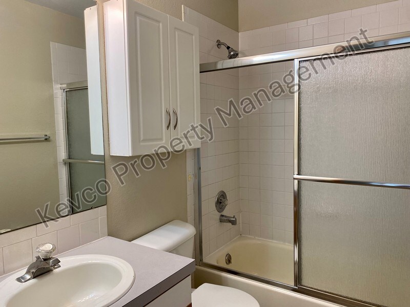 Building Photo - 1637 Westbridge Dr