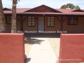 Building Photo - 823 N Swan Rd