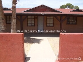 Building Photo - 823 N Swan Rd