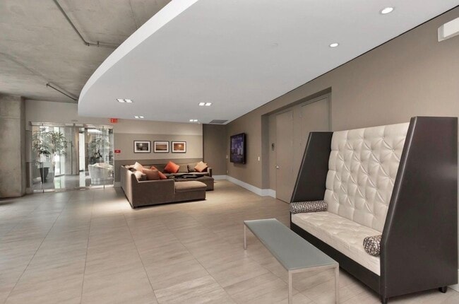 Building Photo - 1901 Post Oak Blvd