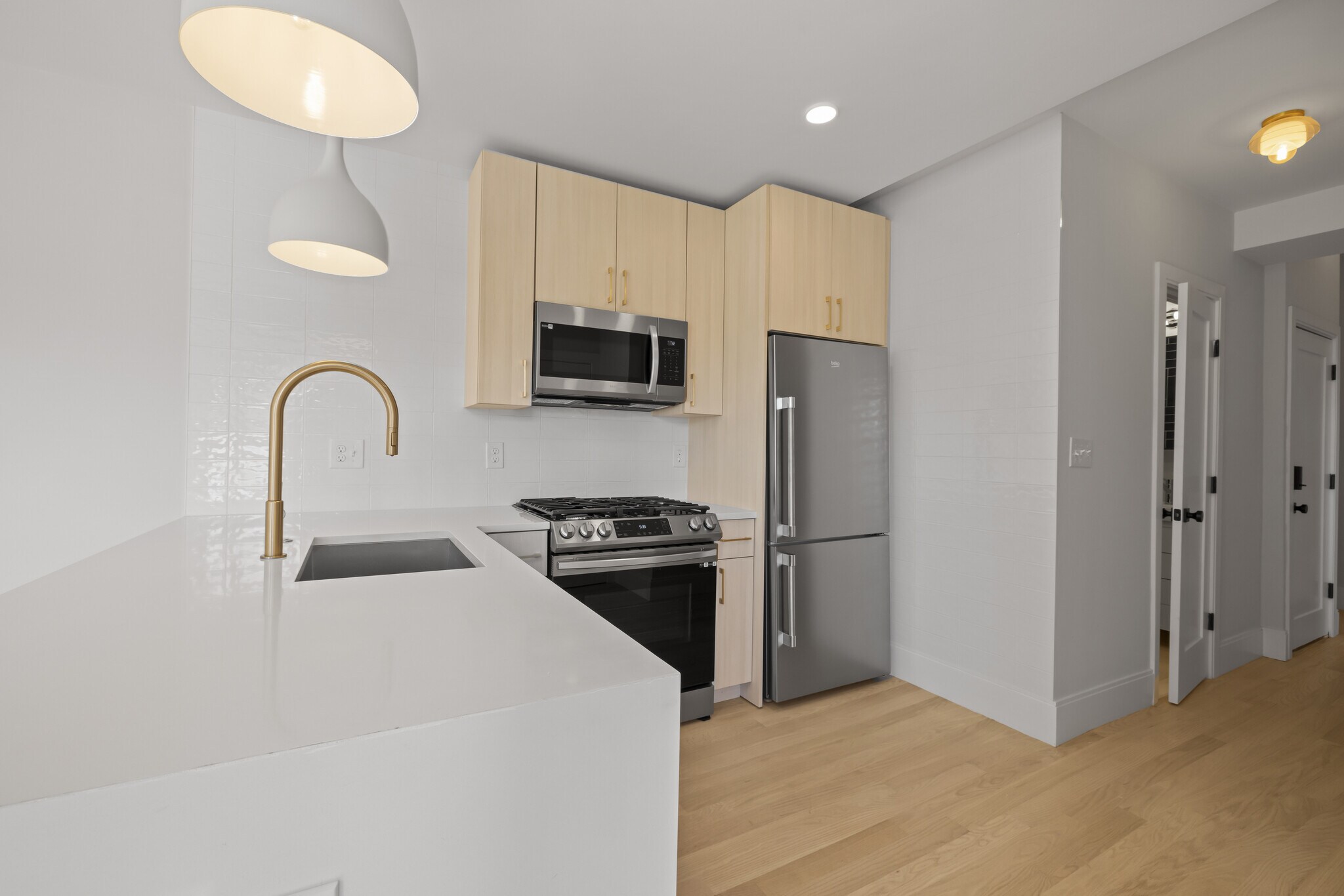 Building Photo - 22 Paris St