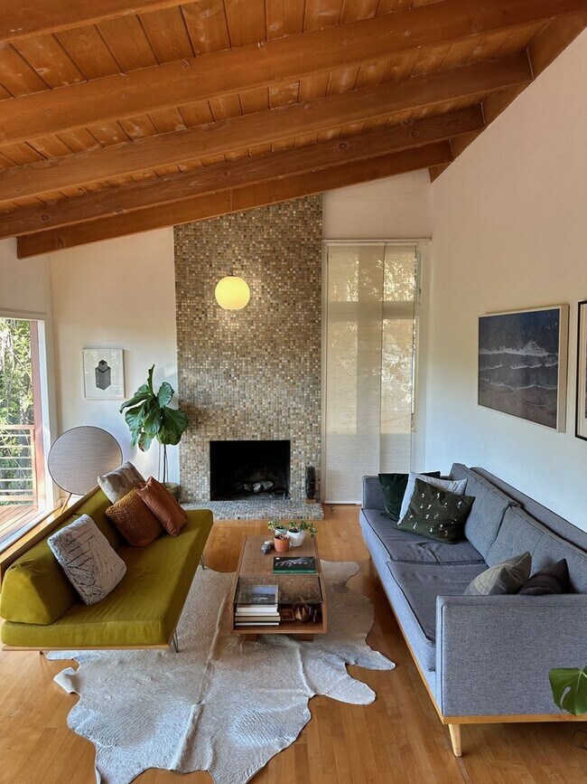 Building Photo - Pasadena Paradise! Mid Century Modern Home with Huge Deck and Hillside Views