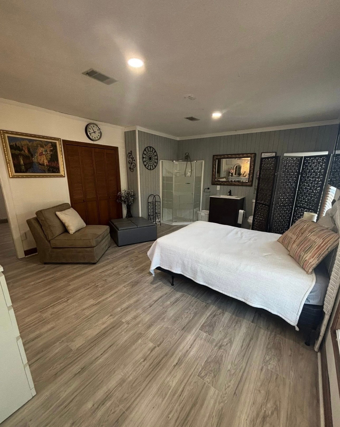 Building Photo - 6873 Foxchase Cir