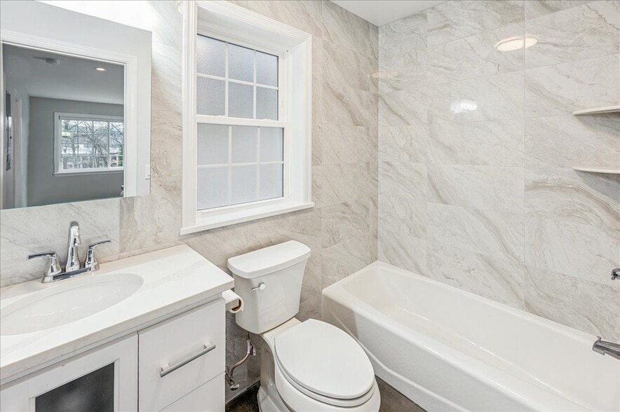 Building Photo - 187 Orchard St