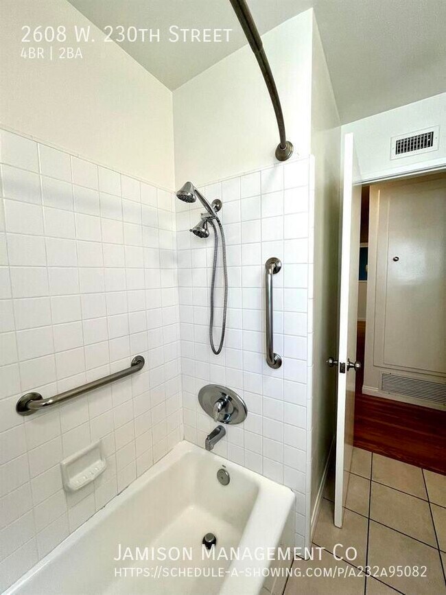 Building Photo - 2608 W 230th St