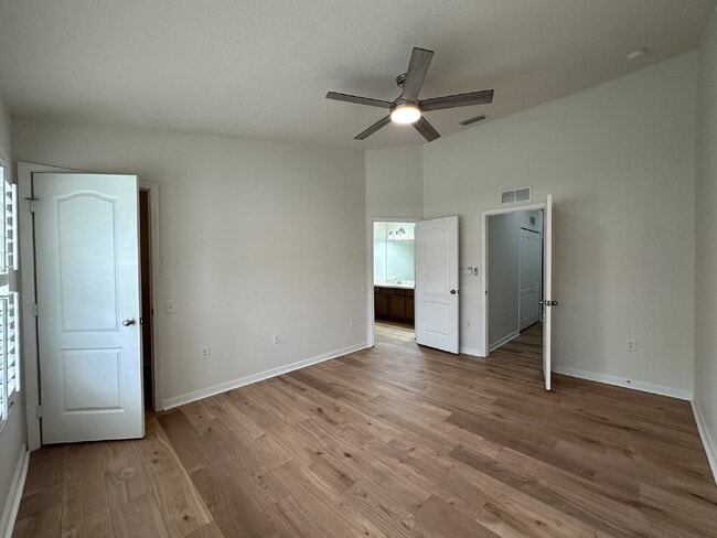 Building Photo - "Spacious 3-Bed Townhouse with 2.5 Baths in Beautiful Bradenton!"