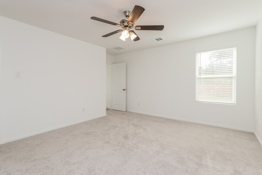 Building Photo - 16006 Tallis Dr