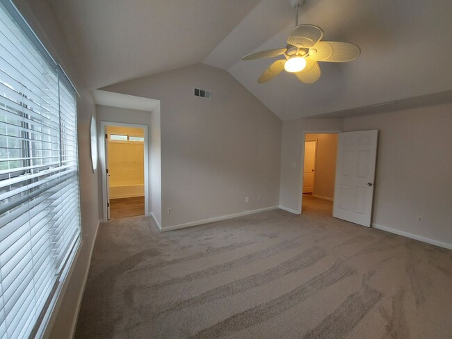 Building Photo - Spacious Home in Quiet Neighborhood