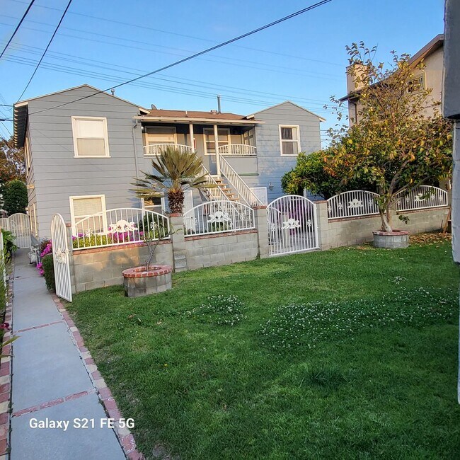 Building Photo - 2100 Cabrillo Ave