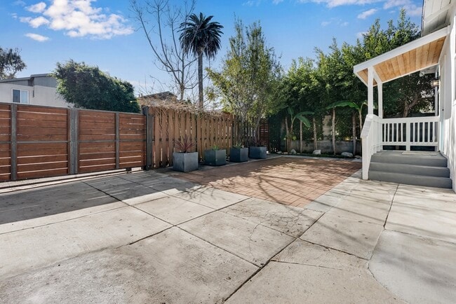 Building Photo - 631 Indiana Ave