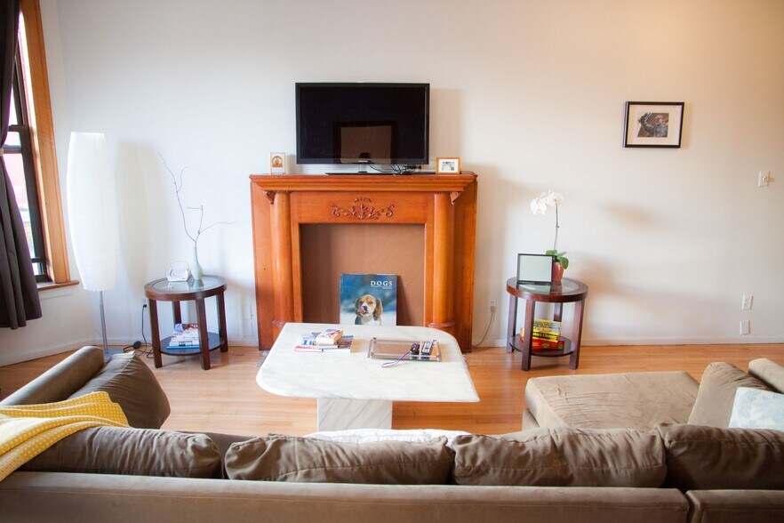 Living room and dining room - 3443 Sheffield N Ave