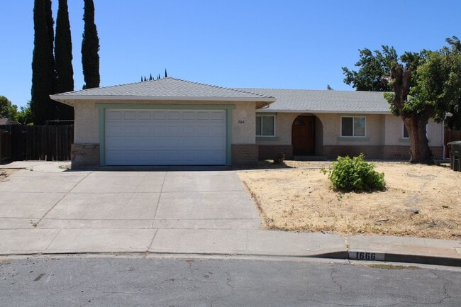 Primary Photo - Beautiful 3 Bedroom / 2 Bathroom Pittsburg...
