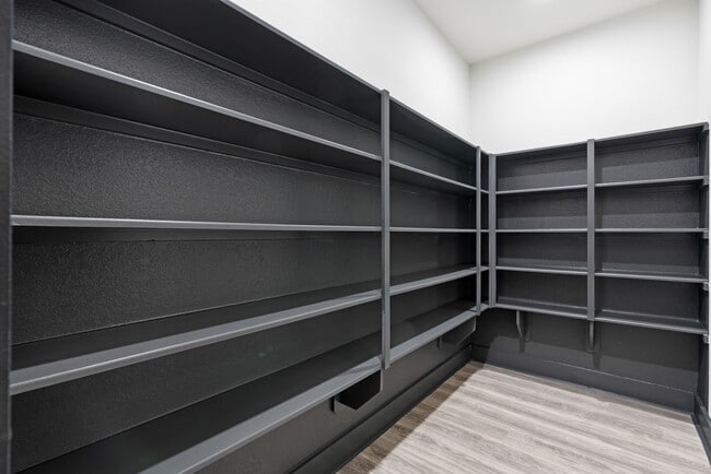 Building Photo - 911 Panama St