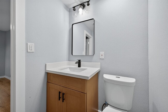Building Photo - 627 Edgebrook Dr
