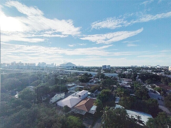 Building Photo - 1871 NW S River Dr