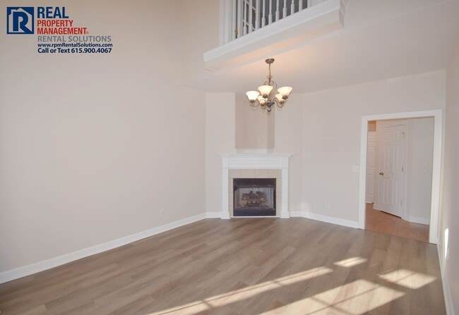 Building Photo - Charming 3 bd 2.5 ba townhouse! Washer/dryer included and attached garage!
