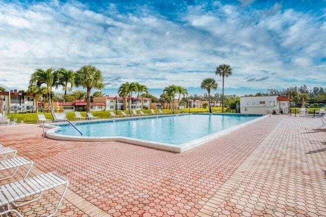 Building Photo - 169 Lake Carol Dr