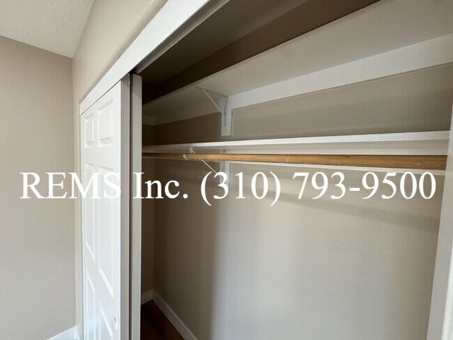 Building Photo - Remodeled Hersperia Front House with Laund...