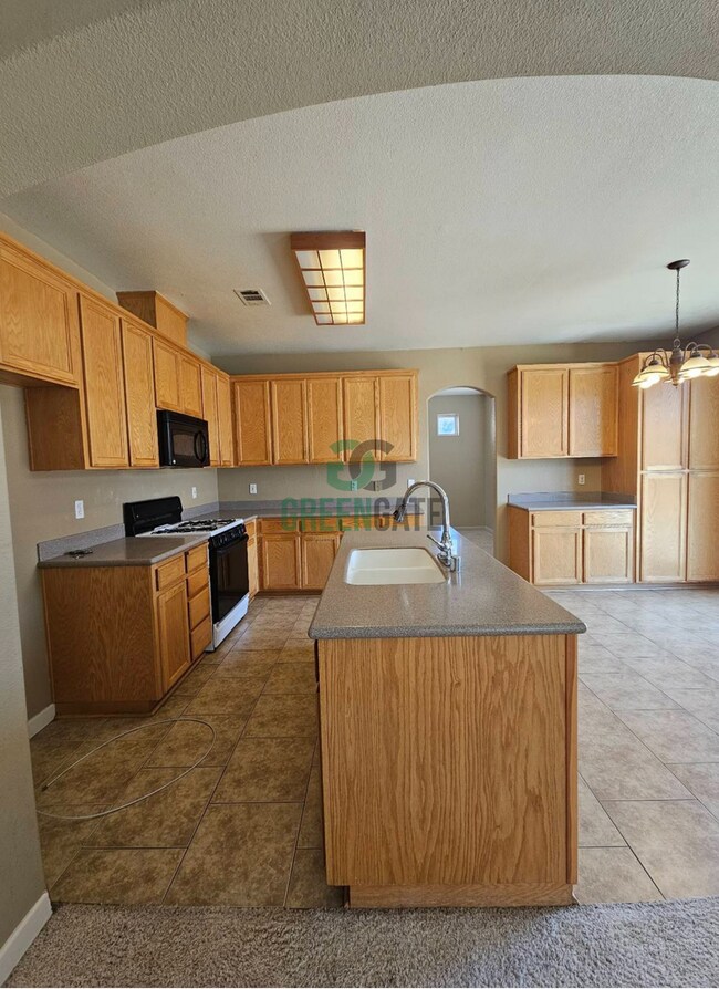 Building Photo - Price Reduced! 4 Bedroom 3 Bath Home is No...