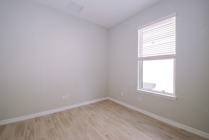 Building Photo - 16443 Paynes Mill Dr