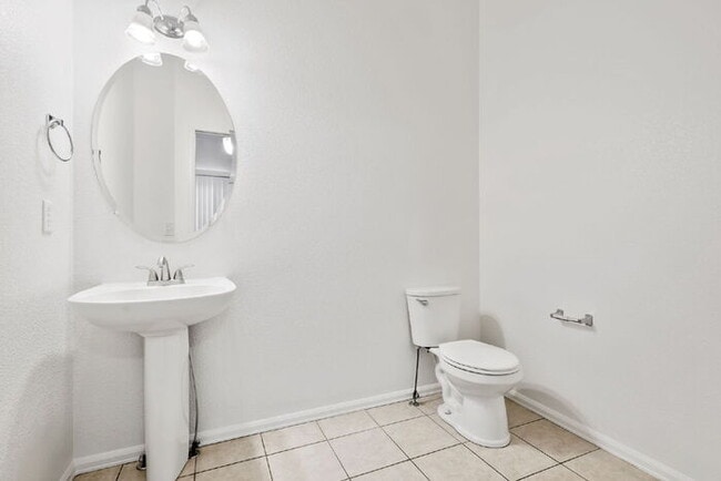 Building Photo - Updated Townhome with Pikes Peak Views | Free January Rent + $500 Off February