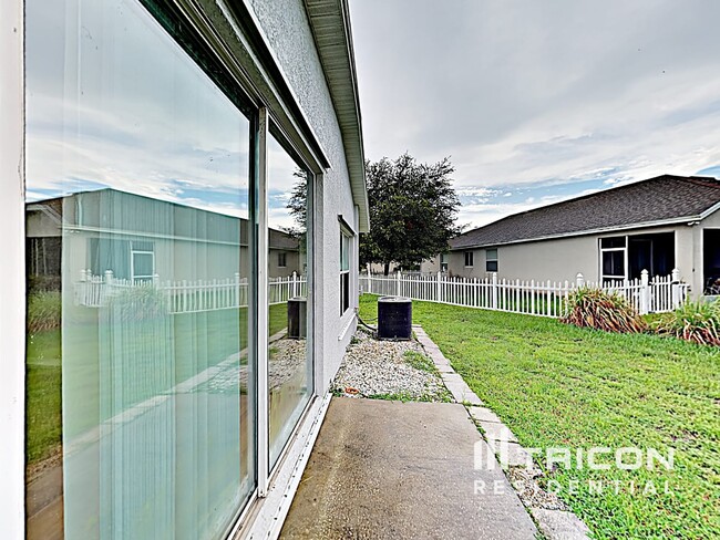 Building Photo - 806 Sea Holly Dr