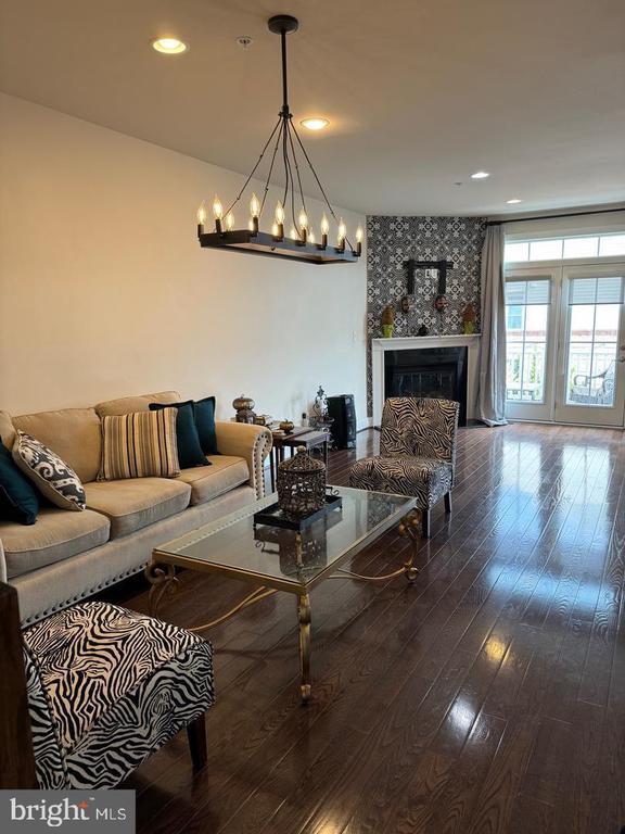 Building Photo - 44711 Plympton Square