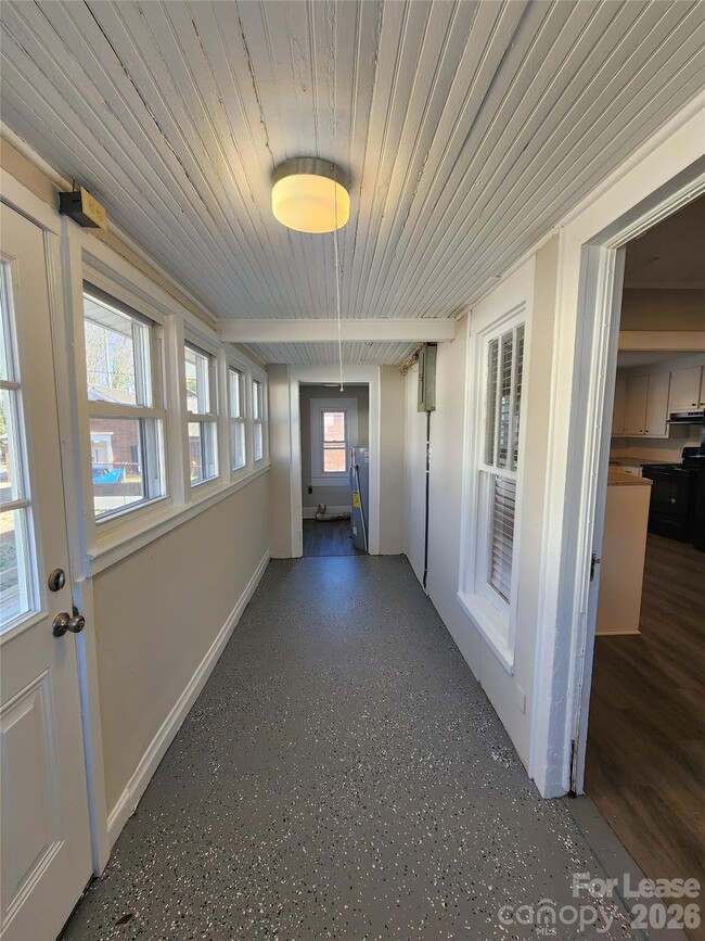 Building Photo - 29 Willowbrook Dr NW