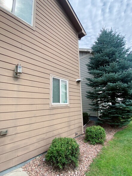 Building Photo - 2464 Sierra Springs Dr