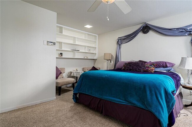 Building Photo - 337 Poenisch Dr