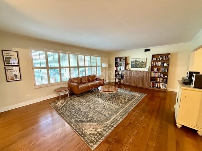 Building Photo - 7104 Catalonia Ave