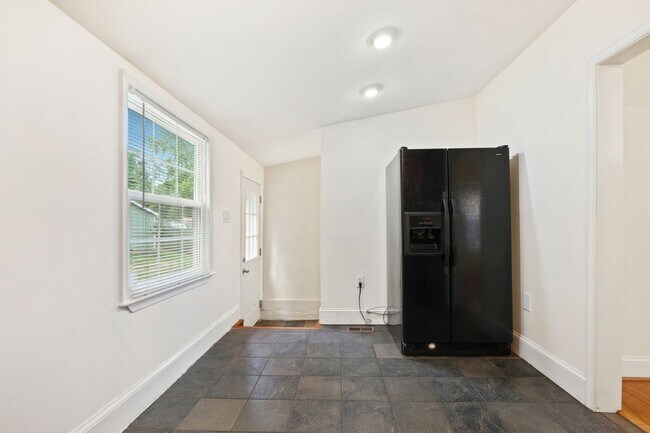 Building Photo - A GEM IN RIVERDALE HEIGHTS!