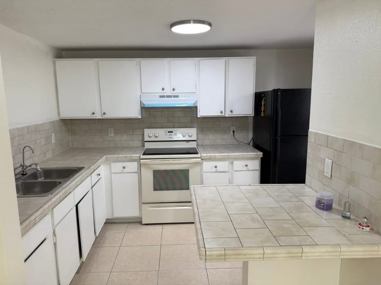 Primary Photo - 10203 Carriage Glen Ct