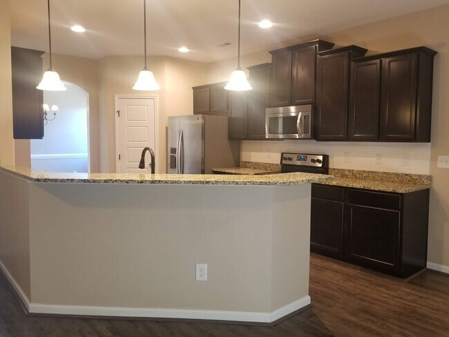 Building Photo - Large 4 Bedroom Home in Towne Pointe! Showings Coming Soon!!!