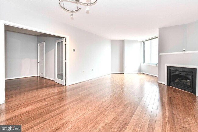 Building Photo - 851 N Glebe Rd