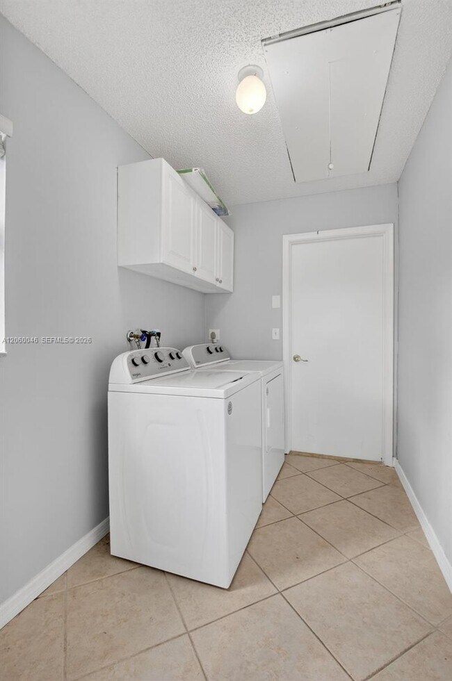Building Photo - 6043 Sunberry Cir